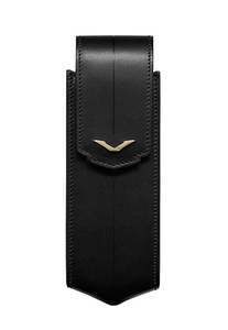 Вертикальный чехол Vertu Signature S из черной седельной кожи с отделкой из желтого золота