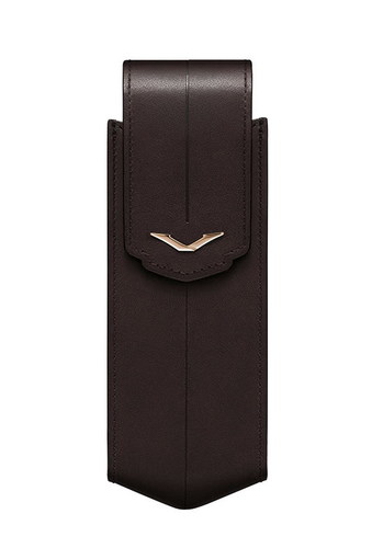 Вертикальный чехол Vertu Signature S из коричневой седельной кожи с отделкой из красного золота