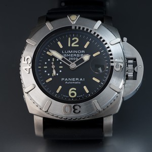 Officine Panerai Panerai Luminor Submersible 2500m PAM 00194